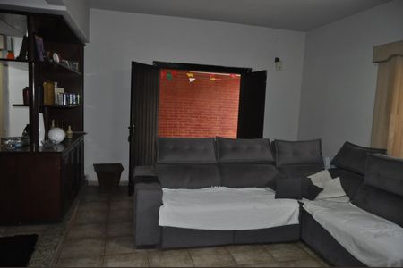 Casa para alugar com 240m², 4 quartos e 6 vagasSala