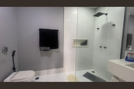 Casa de condomínio à venda com 980m², 4 quartos e 8 vagasBanheiro da Suíte 2