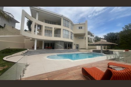 Casa de condomínio à venda com 980m², 4 quartos e 8 vagasFachada