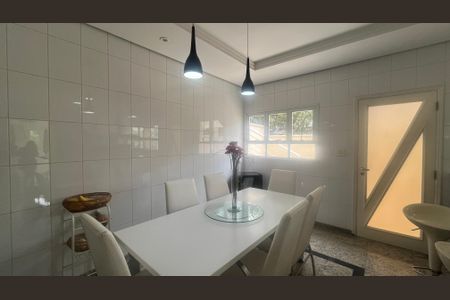 Casa de condomínio à venda com 980m², 4 quartos e 8 vagasCopa