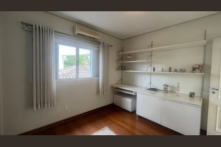 Casa de condomínio à venda com 980m², 4 quartos e 8 vagasSuíte