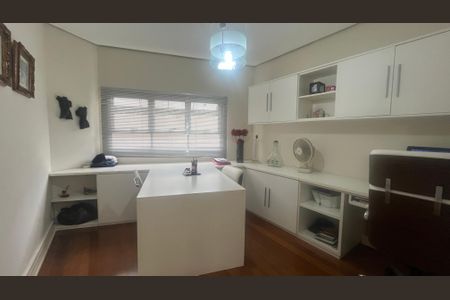 Casa de condomínio à venda com 980m², 4 quartos e 8 vagasEscritório