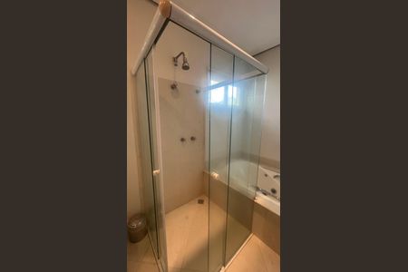 Casa de condomínio à venda com 980m², 4 quartos e 8 vagasBanheiro da Suíte