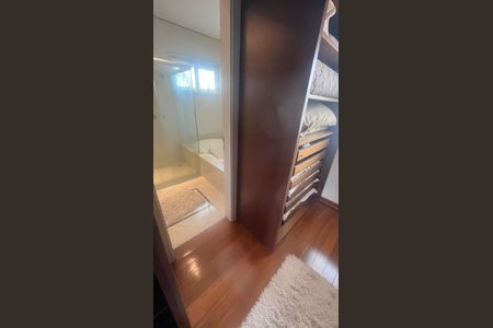 Casa de condomínio à venda com 980m², 4 quartos e 8 vagasCloset da Suíte