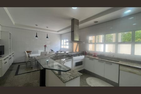 Casa de condomínio à venda com 980m², 4 quartos e 8 vagasCozinha