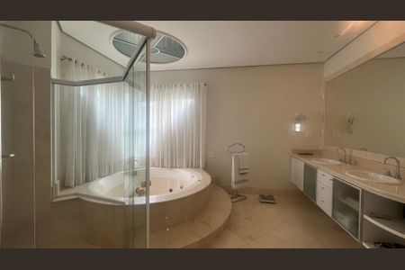 Casa de condomínio à venda com 980m², 4 quartos e 8 vagasBanheiro da Suíte 3