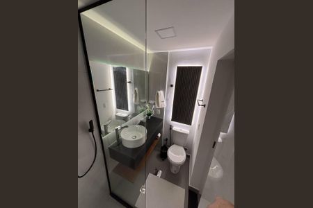 Banheiro  de kitnet/studio para alugar com 1 quarto, 25m² em Laranjeiras, Rio de Janeiro