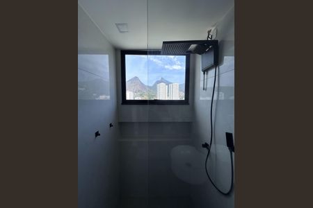 Banheiro  de kitnet/studio para alugar com 1 quarto, 25m² em Laranjeiras, Rio de Janeiro