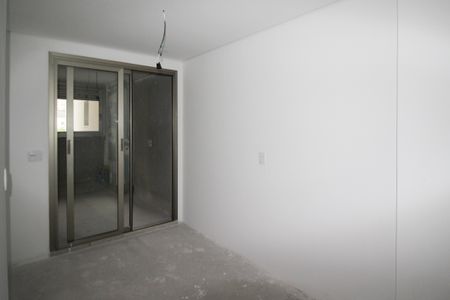 Apartamento à venda com 222m², 3 quartos e 3 vagas Apartamento à venda com 222m², 3 quartos e 3 vagasÁrea de Serviço