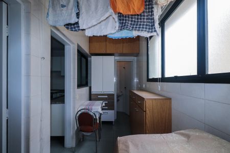 Apartamento à venda com 117m², 3 quartos e 1 vagaÁrea de Serviço