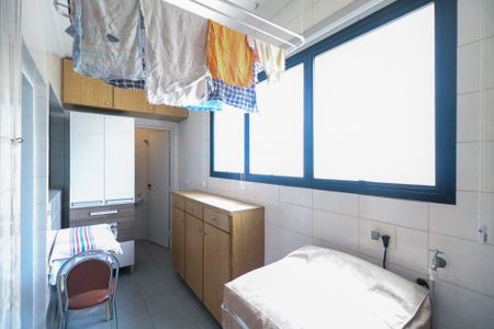 Apartamento à venda com 117m², 3 quartos e 1 vagaÁrea de Serviço