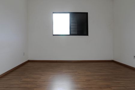 Casa para alugar com 102m², 3 quartos e 2 vagasSuíte