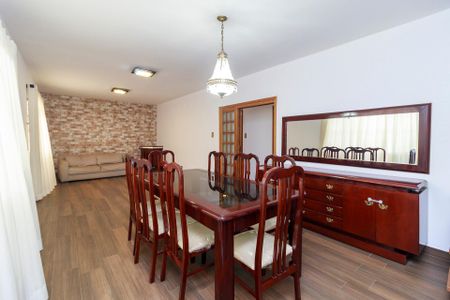 Casa para alugar com 270m², 5 quartos e 5 vagas Casa para alugar com 270m², 5 quartos e 5 vagasSala