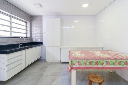 Casa para alugar com 270m², 5 quartos e 5 vagas Casa para alugar com 270m², 5 quartos e 5 vagasCozinha