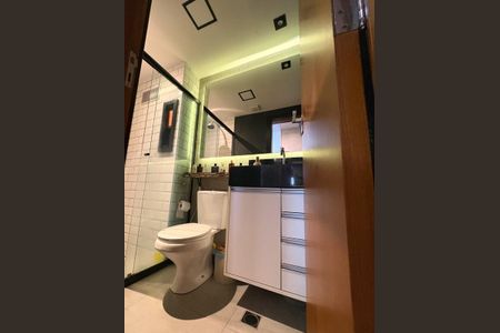 Banheiro de apartamento à venda com 1 quarto, 42m² em Vila Nova Conceição, São Paulo