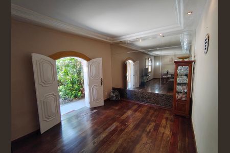 Casa de condomínio para alugar com 468m², 3 quartos e 2 vagas