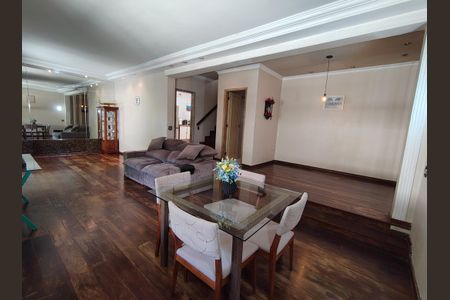 Casa de condomínio para alugar com 468m², 3 quartos e 2 vagas