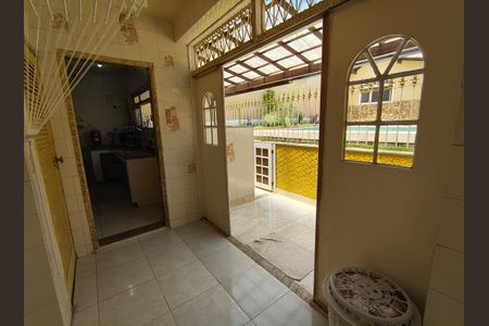 Casa de condomínio para alugar com 468m², 3 quartos e 2 vagas