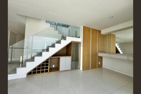 Apartamento para alugar com 328m², 3 quartos e 3 vagas Apartamento para alugar com 328m², 3 quartos e 3 vagasSala