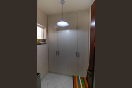 Casa de condomínio à venda com 400m², 4 quartos e 4 vagas Casa de condomínio à venda com 400m², 4 quartos e 4 vagasQuarto de Serviço