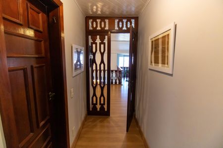 Casa de condomínio à venda com 400m², 4 quartos e 4 vagas Casa de condomínio à venda com 400m², 4 quartos e 4 vagasCorredor