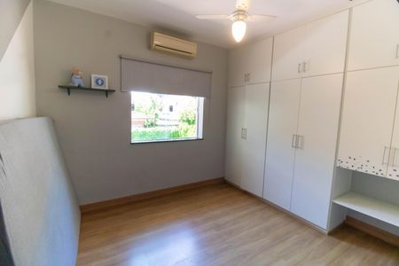 Casa de condomínio à venda com 400m², 4 quartos e 4 vagas Casa de condomínio à venda com 400m², 4 quartos e 4 vagasQuarto 2