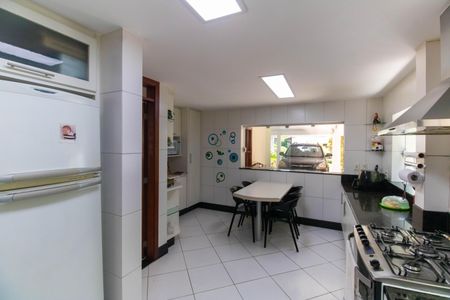 Casa de condomínio à venda com 400m², 4 quartos e 4 vagas Casa de condomínio à venda com 400m², 4 quartos e 4 vagasCozinha