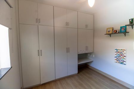 Casa de condomínio à venda com 400m², 4 quartos e 4 vagas Casa de condomínio à venda com 400m², 4 quartos e 4 vagasQuarto 2