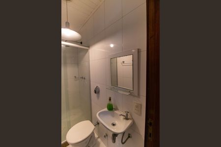 Casa de condomínio à venda com 400m², 4 quartos e 4 vagas Casa de condomínio à venda com 400m², 4 quartos e 4 vagasBanheiro de serviço