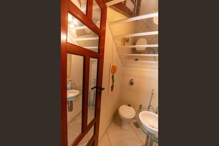 Casa de condomínio à venda com 400m², 4 quartos e 4 vagas Casa de condomínio à venda com 400m², 4 quartos e 4 vagasLavabo