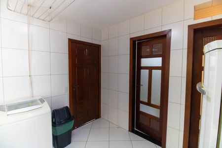 Casa de condomínio à venda com 400m², 4 quartos e 4 vagas Casa de condomínio à venda com 400m², 4 quartos e 4 vagasÁrea de Serviço