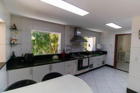 Casa de condomínio à venda com 400m², 4 quartos e 4 vagas Casa de condomínio à venda com 400m², 4 quartos e 4 vagasCozinha