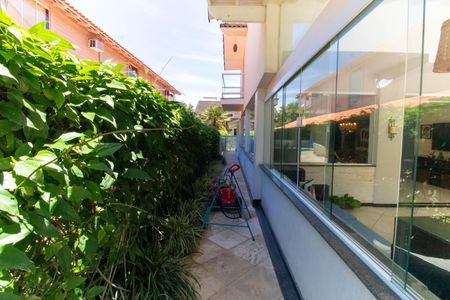 Casa de condomínio à venda com 400m², 4 quartos e 4 vagas Casa de condomínio à venda com 400m², 4 quartos e 4 vagasÁrea externa