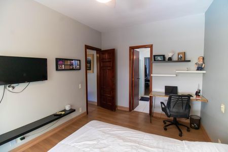 Casa de condomínio à venda com 400m², 4 quartos e 4 vagas Casa de condomínio à venda com 400m², 4 quartos e 4 vagasSuíte 2