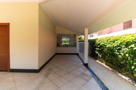 Casa de condomínio à venda com 400m², 4 quartos e 4 vagas Casa de condomínio à venda com 400m², 4 quartos e 4 vagasGaragem