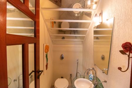 Casa de condomínio à venda com 400m², 4 quartos e 4 vagas Casa de condomínio à venda com 400m², 4 quartos e 4 vagasLavabo