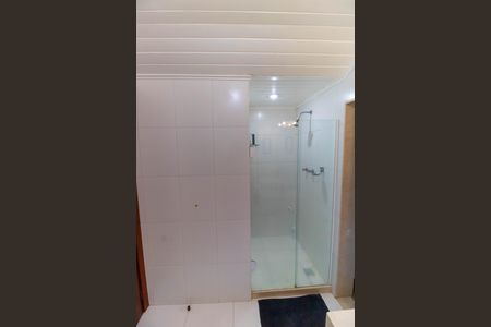 Casa de condomínio à venda com 400m², 4 quartos e 4 vagas Casa de condomínio à venda com 400m², 4 quartos e 4 vagasBanheiro da Suíte 2