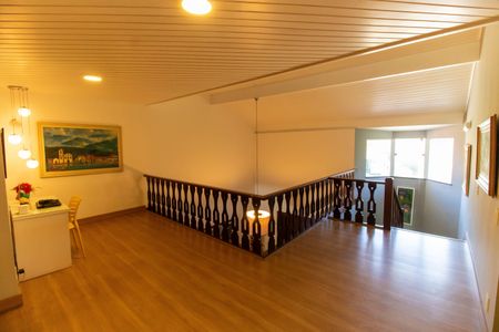 Casa de condomínio à venda com 400m², 4 quartos e 4 vagas Casa de condomínio à venda com 400m², 4 quartos e 4 vagasHall