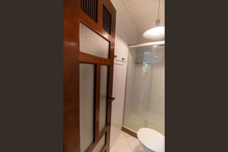 Casa de condomínio à venda com 400m², 4 quartos e 4 vagas Casa de condomínio à venda com 400m², 4 quartos e 4 vagasBanheiro de serviço