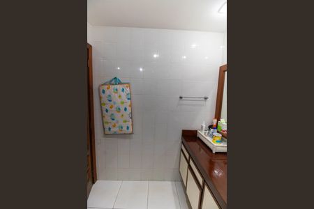 Casa de condomínio à venda com 400m², 4 quartos e 4 vagas Casa de condomínio à venda com 400m², 4 quartos e 4 vagasBanheiro Social