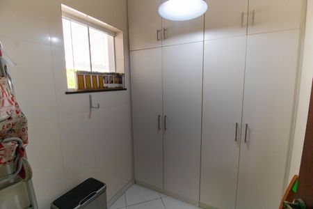 Casa de condomínio à venda com 400m², 4 quartos e 4 vagas Casa de condomínio à venda com 400m², 4 quartos e 4 vagasÁrea de Serviço