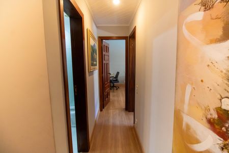 Casa de condomínio à venda com 400m², 4 quartos e 4 vagas Casa de condomínio à venda com 400m², 4 quartos e 4 vagasCorredor