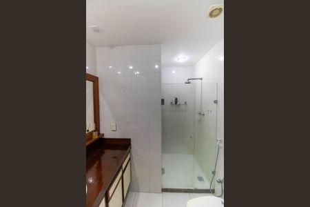 Casa de condomínio à venda com 400m², 4 quartos e 4 vagas Casa de condomínio à venda com 400m², 4 quartos e 4 vagasBanheiro Social