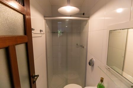 Casa de condomínio à venda com 400m², 4 quartos e 4 vagas Casa de condomínio à venda com 400m², 4 quartos e 4 vagasBanheiro de serviço