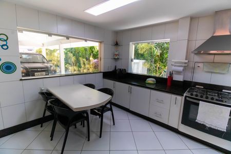 Casa de condomínio à venda com 400m², 4 quartos e 4 vagas Casa de condomínio à venda com 400m², 4 quartos e 4 vagasCozinha