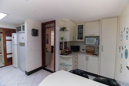 Casa de condomínio à venda com 400m², 4 quartos e 4 vagas Casa de condomínio à venda com 400m², 4 quartos e 4 vagasCozinha