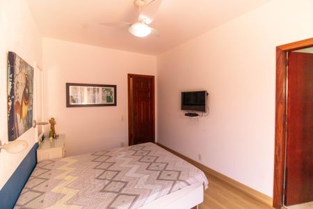 Casa de condomínio à venda com 400m², 4 quartos e 4 vagas Casa de condomínio à venda com 400m², 4 quartos e 4 vagasSuíte 1