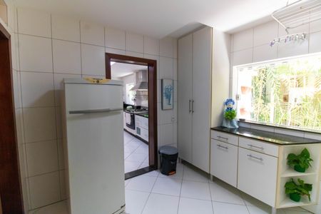 Casa de condomínio à venda com 400m², 4 quartos e 4 vagas Casa de condomínio à venda com 400m², 4 quartos e 4 vagasÁrea de Serviço