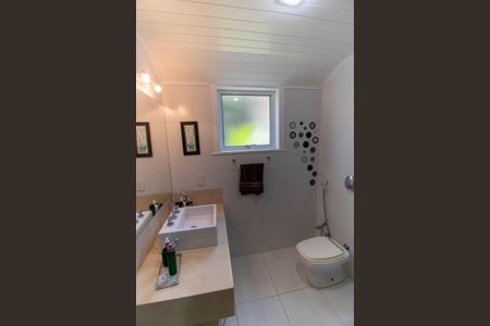 Casa de condomínio à venda com 400m², 4 quartos e 4 vagas Casa de condomínio à venda com 400m², 4 quartos e 4 vagasBanheiro da Suíte 2