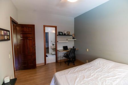 Casa de condomínio à venda com 400m², 4 quartos e 4 vagas Casa de condomínio à venda com 400m², 4 quartos e 4 vagasSuíte 2